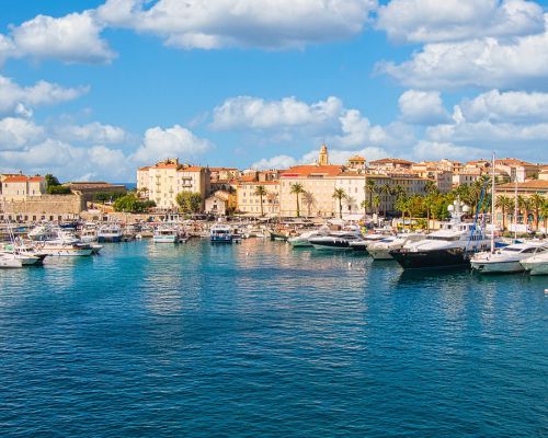 De boothaven op Bonifacio Corsica